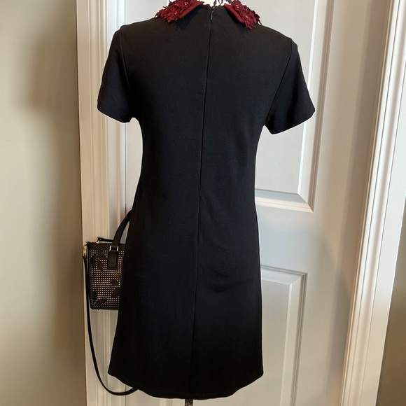 💙Beautiful quality black t-shirt dress w/back invisible zip & burgundy collar - Picture 6 of 12